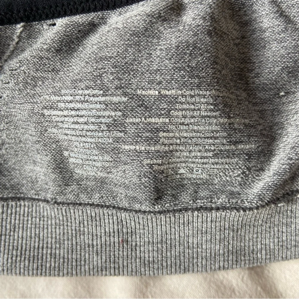 Delia’s by Maidenform girls sports T-back bra/top. Size XL. One gray, one mint.